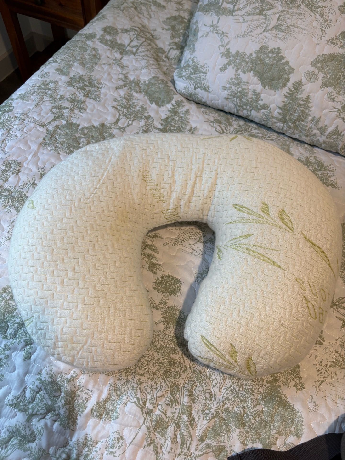 Organic breastfeeding holder