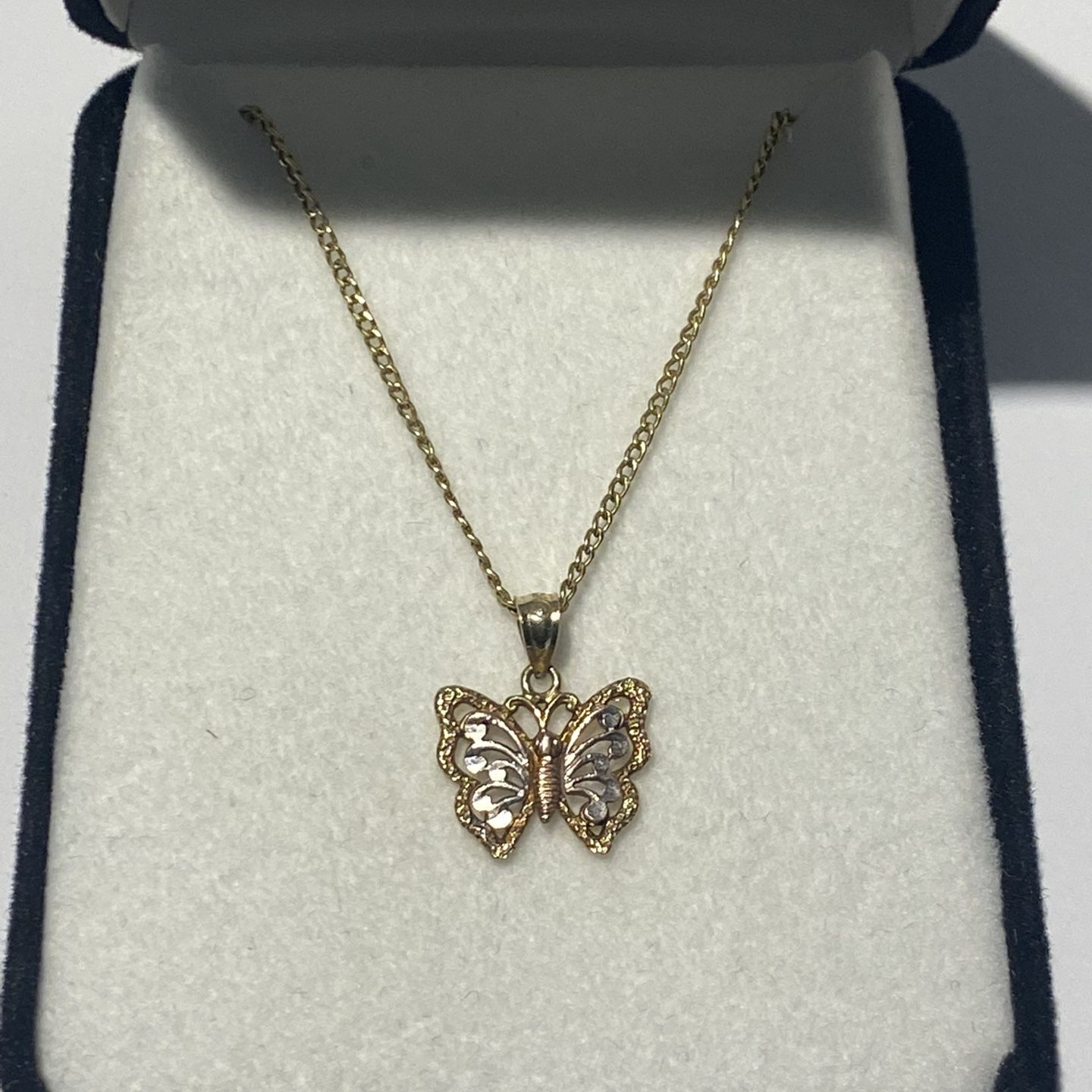 18” 10k Gold Cuban Chain Necklace With 10k Butterfly Pendant Charm