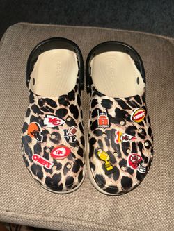 Super Cute Crocs Sandals “NFL Kansas Chiefs” Charms Size 9