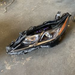 2018-2021 Toyota Camry Left Driver Headlight