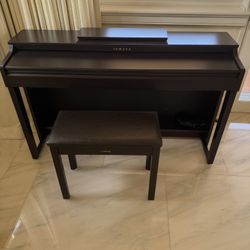 Yamaha Clavinova CLP-525 Digital Piano With Matching Bench