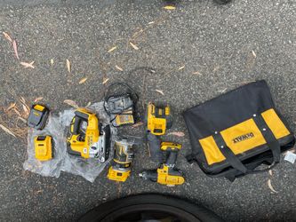 DeWalt  tool set with bag
