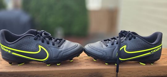 Soccer cleats - Almost New 