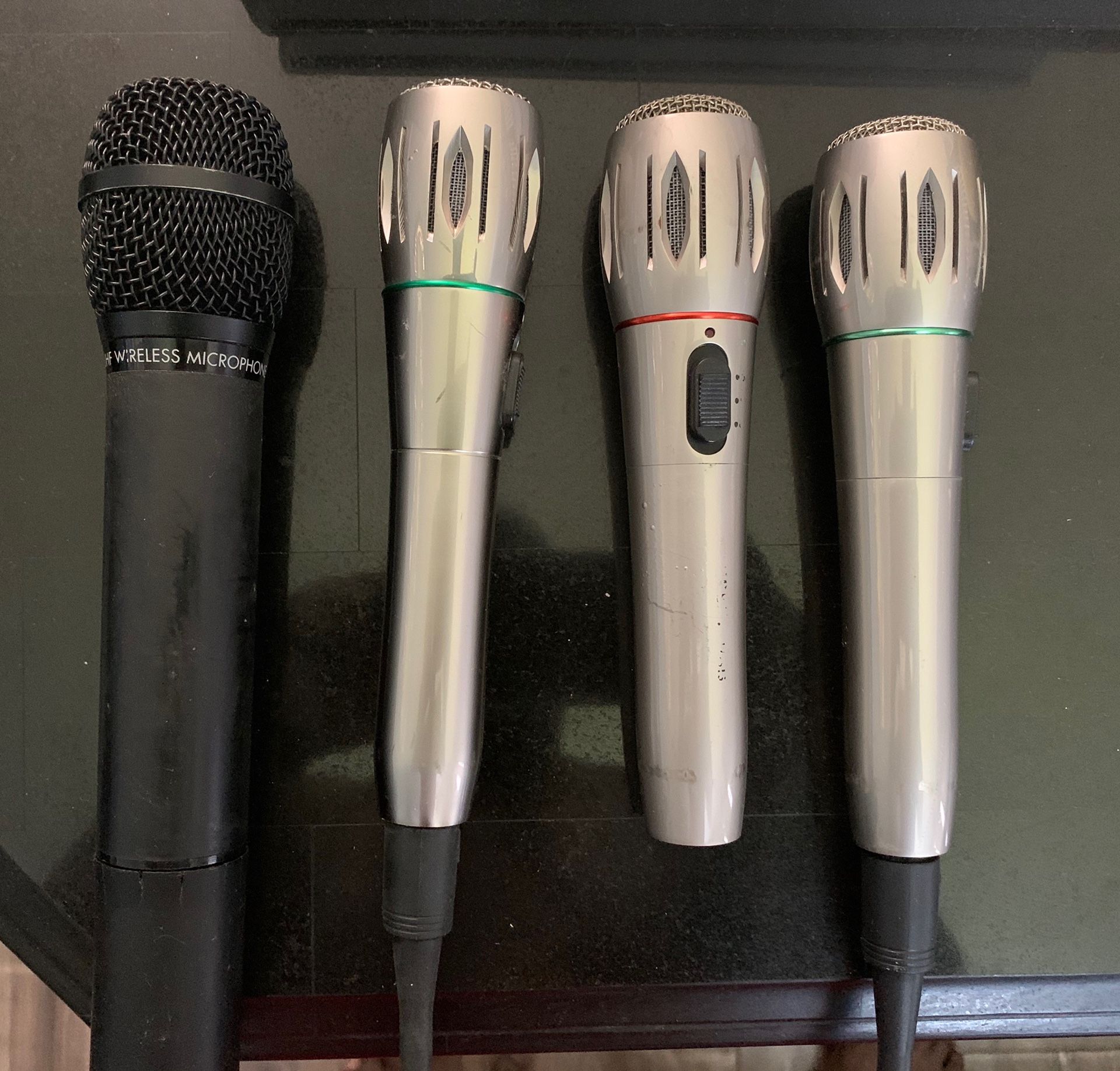 4 microphones 🎤