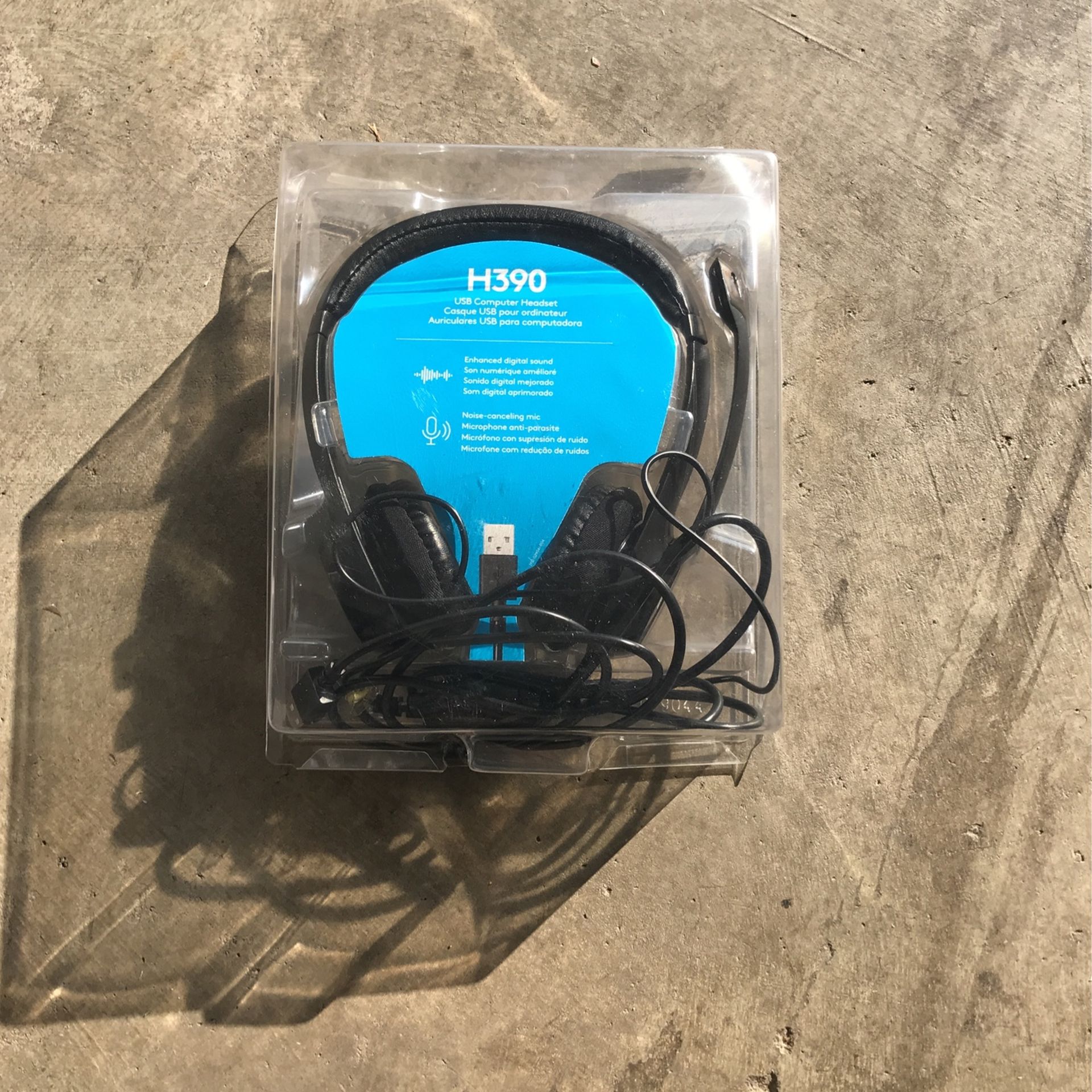 Logitech H390 USB Headset with Noise Cancelling Mic - New - New In Package