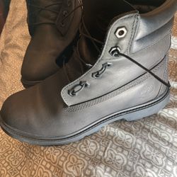 USED Black Timberland boots: size 6.5