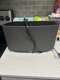 Sonos play 5   1 gen speaker