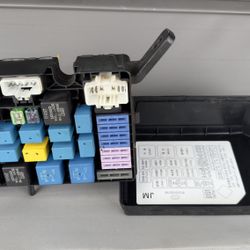 Hyundai Tucson engine bay fuse box 2003, 2004, 2005, 2006, 2007, 2008, 2009
