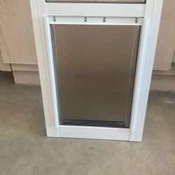Dog Door New Medium And Fits Sliding Glass Doors 77-81” 