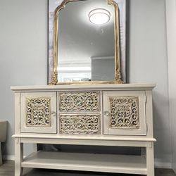 Very beautiful console with the mirror
