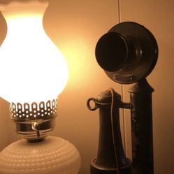 Antique Vintage Milk Glass Electric Lamp