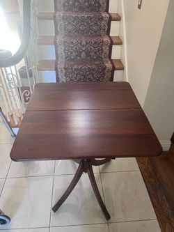 Vintage mahogany Duncan phyft tilt top pedestal