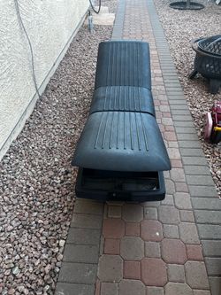 Truck bed tool box