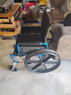 Small wheel chair or walker