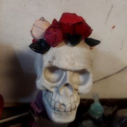 Skulls Figurine With Roses on Head