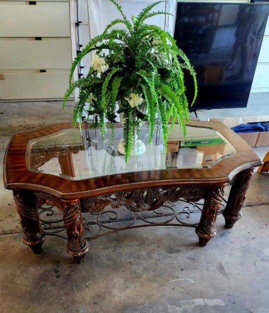 coffee table with this flower vase