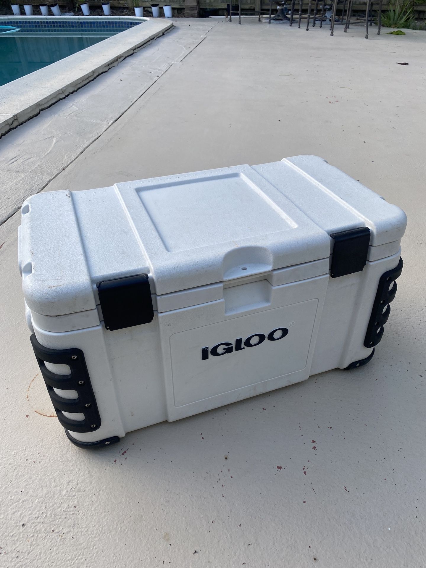 Amazing 70 Qt Igloo Cooler “yeti Type”