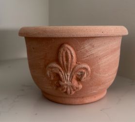 Terracotta Planter with Fleur-de-Lis Relief 8x5