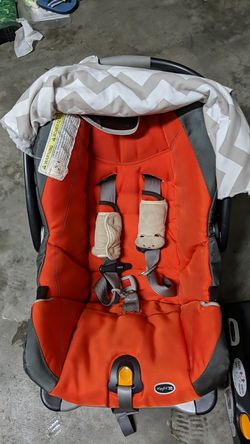 Baby car seat: Chicco KeyFit 30 with 2 base units