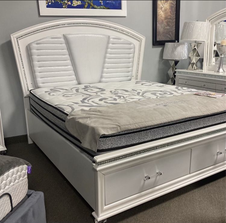 ✨🤍4Pc Beautiful White King Set✨🤍