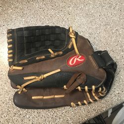 Left handed baseball glove
