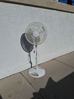 Rotating fan adjustable speeds pickup 2-11 pm rainbow/charleston cash only read description