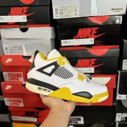 DS Jordan Vivid Sulfur 4s size 11W 9.5M