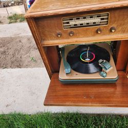 Antique Radio And Record Playes. It Doesn't Work. Good Conversation Piece