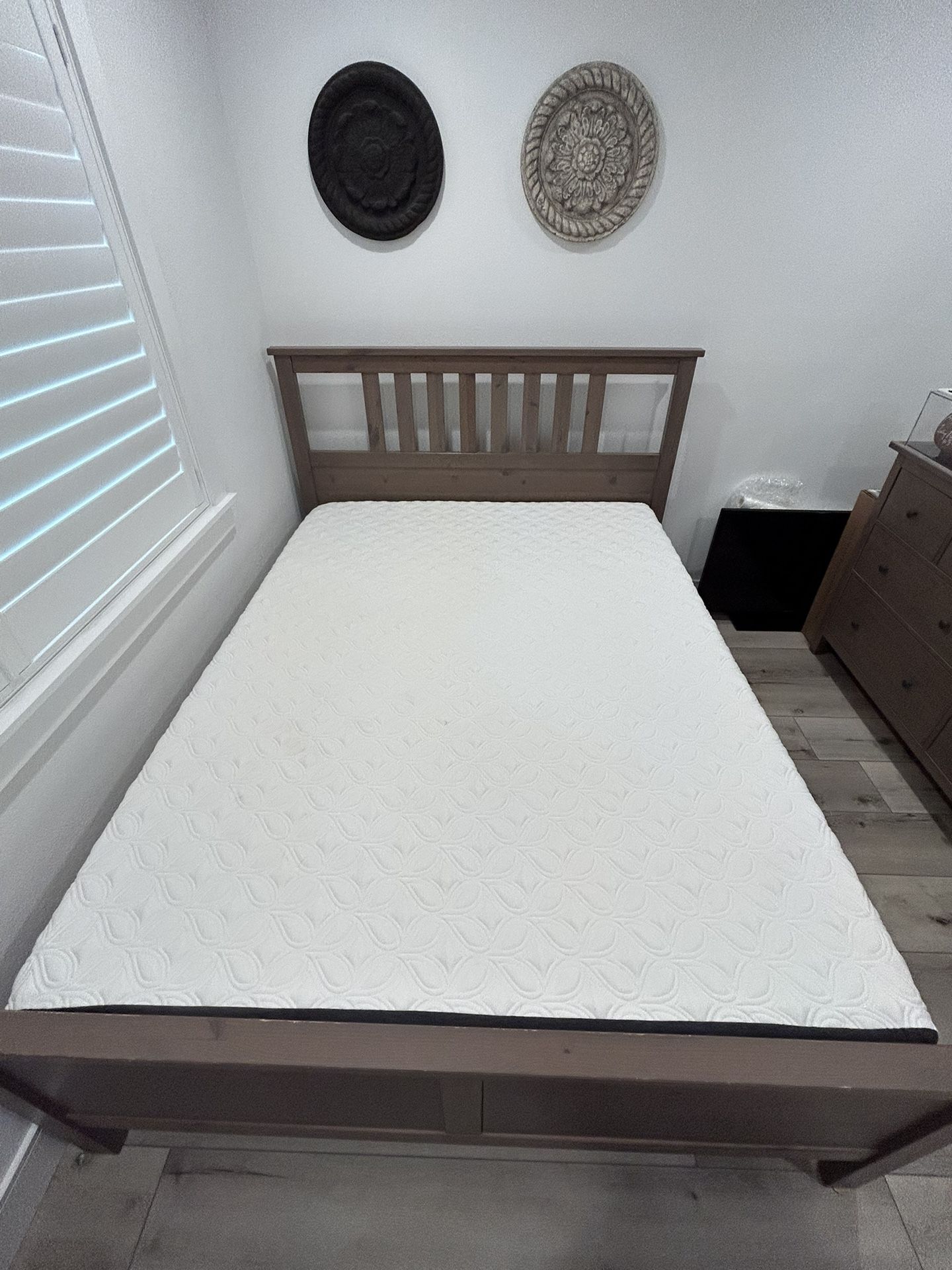 Cacoon By Sealy Chill Memory Foam Mattress (Like New)