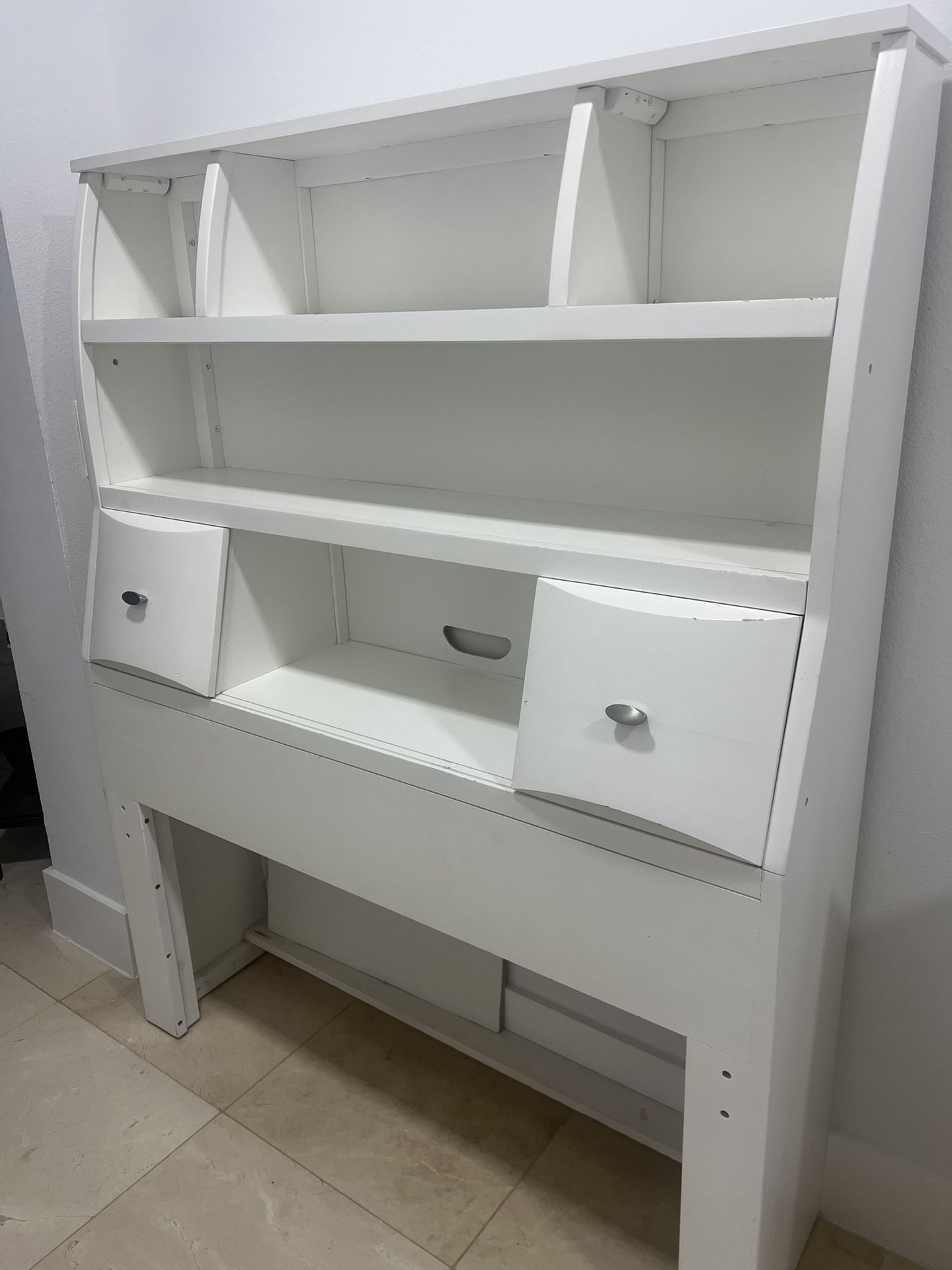 One Bookshelf -rooms To Go / White 