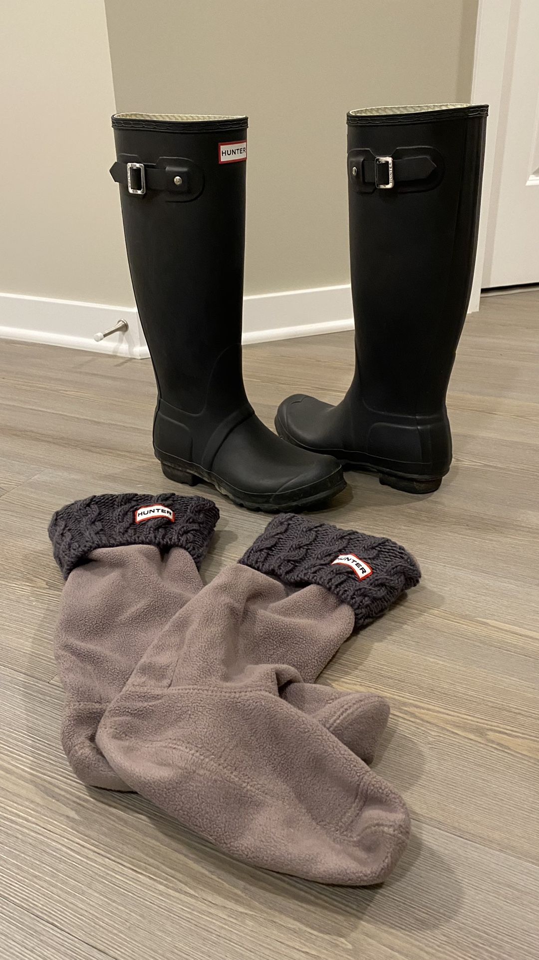 Hunter Original Tall Rain Boots Size 7 With Socks