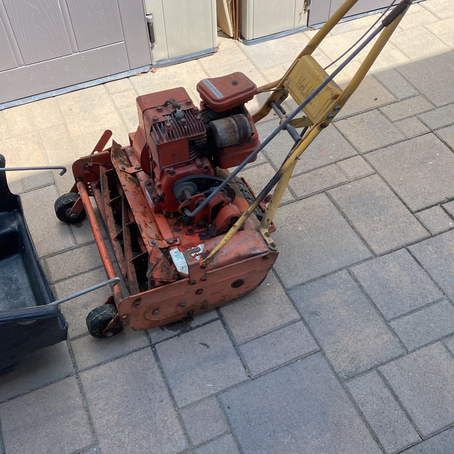 McLane Reel Lawn Mower Front Throw Lawnmower for Sale in Rossmoor, CA
