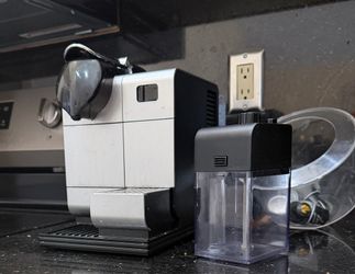 Nespresso De Longhi Lattissima +