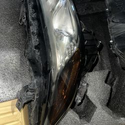 2019 Toyota Camry Xse Headlight PASSENGER SIDE ONLY