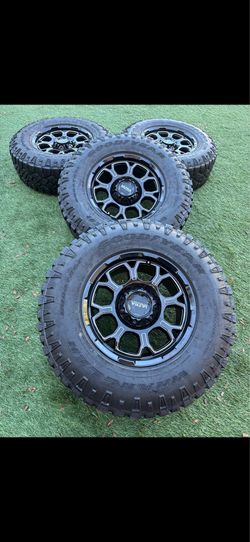 Chevy Silverado whels and tires Yukon sierra Denali whels