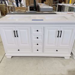Brand New Bathroom Vanity in white 60”, double sink soft close solid wood $799 
