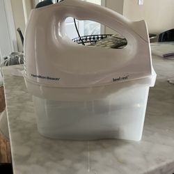 Hamilton Beach Hand Food Mixer and Bowl Rest Set