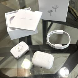 AirPod 2 With MagSafe Charging case (USB-C)