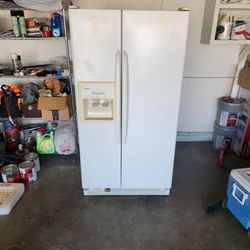 Refrigerator 