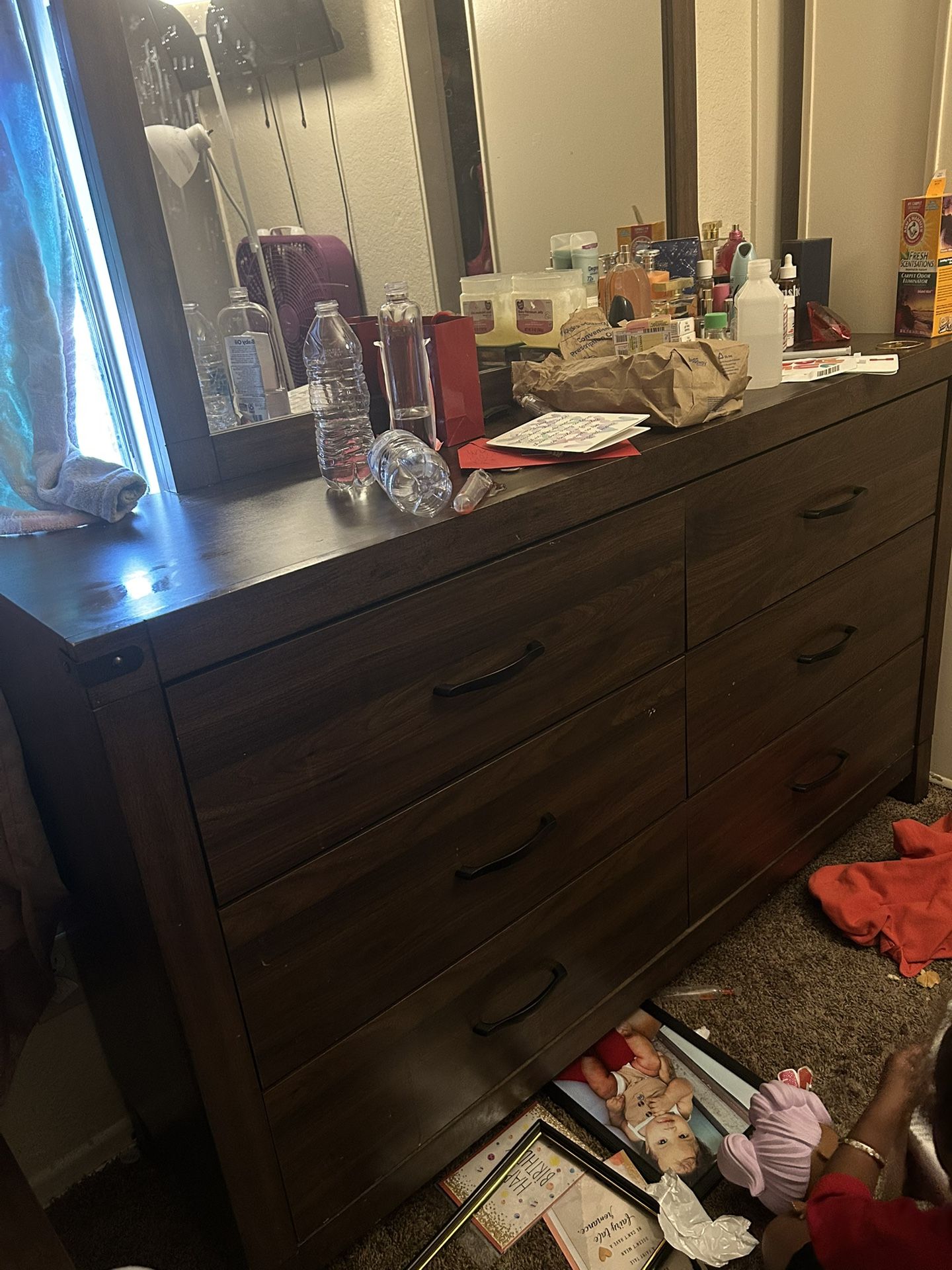 Dresser With Mirror