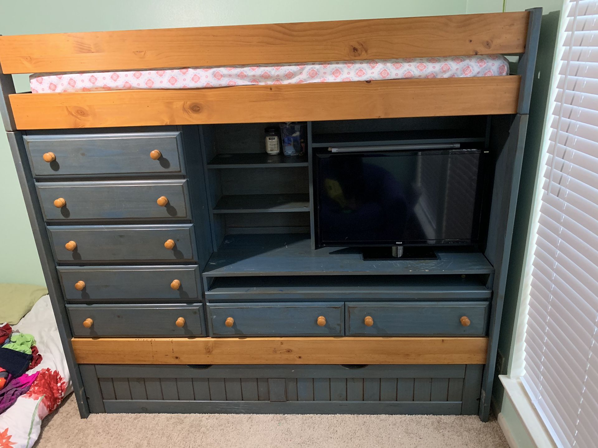 **PRICE DROP** Bunk bed w/ Trundle bed, pull out desk and ladder