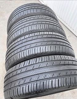 235/55/2]0 Michelin 🌟🌟 Vendo un set de llantas con 80% de vida las 4 🌟🌟🤩