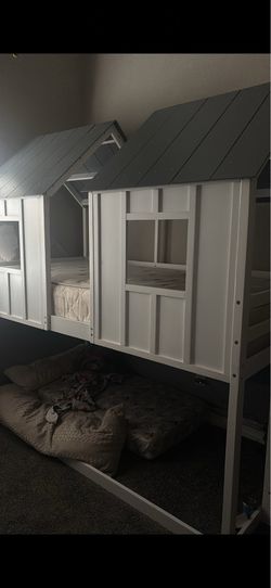 Bunk bed play house slide