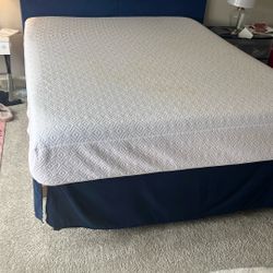Queen 10 Ins Plush Gel Memory Foam Mattress With Bed Frame 