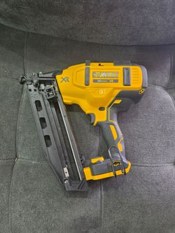 DEWALT 20V XR 16 Gauge Angled Finish Nailer (Tool Only)