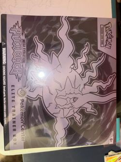 Pitch black Pokemon center etb