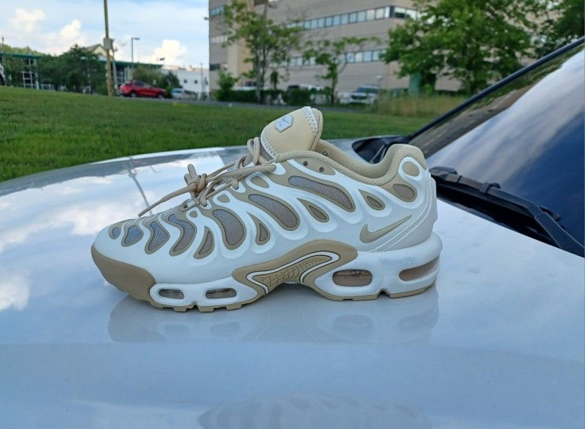 Brand New And Original Women Nike Air Max's Plus Sneakers Sizes 8 And 9