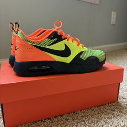 Nike Lunarconverge (GS) Size 6