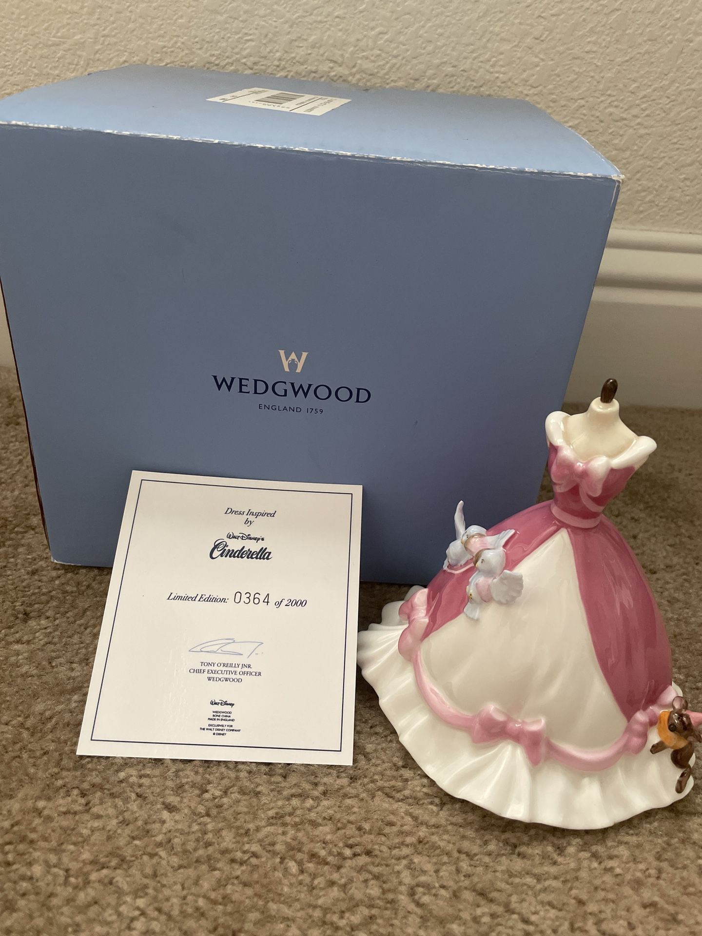 Disney Wedgwood China Cinderella in Pink Dress Lim Edition of 2000 With COA