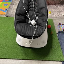 4 Moms Mommaroo Baby Bouncer 